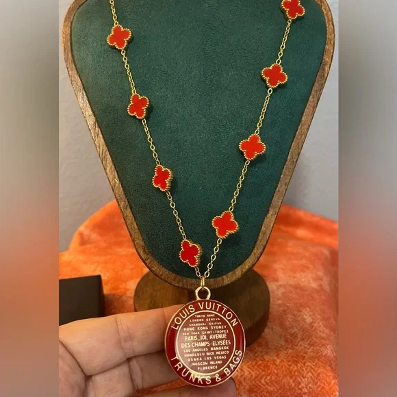 Louis Vuitton Red Clover Gold Necklace - Picture 1 of 3